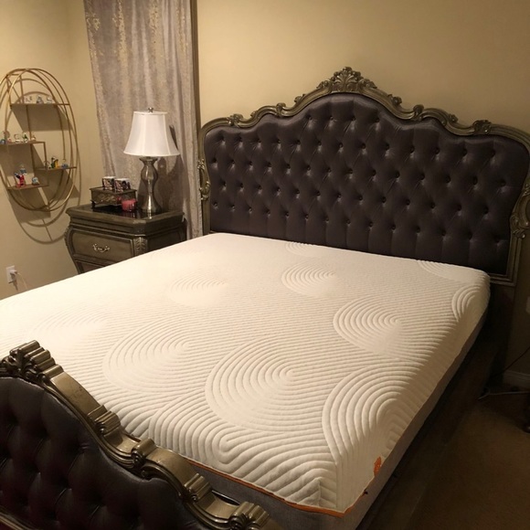 Great condition!Gently used with mattress protector in the guest room. - Picture 2 of 3